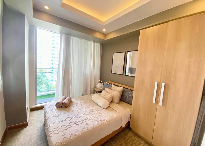 Hotel Azure Cozy By Cm Staycation 3*